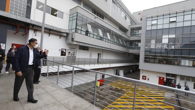 Mueren 30 pacientes con COVID-19 por bacterias en hospital de Ate