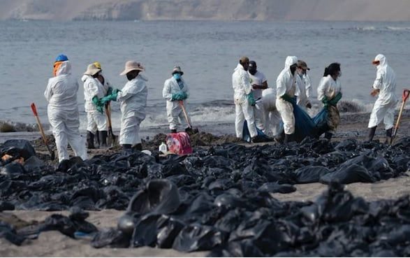 Perú declara emergencia ambiental por derrame de petróleo provocado por el tsunami en la Isla Tonga